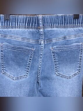 EVSIE GIRLS Light/Mes Wash  Blue Stretch pull-on  Denim Jeans. (8 Reg)